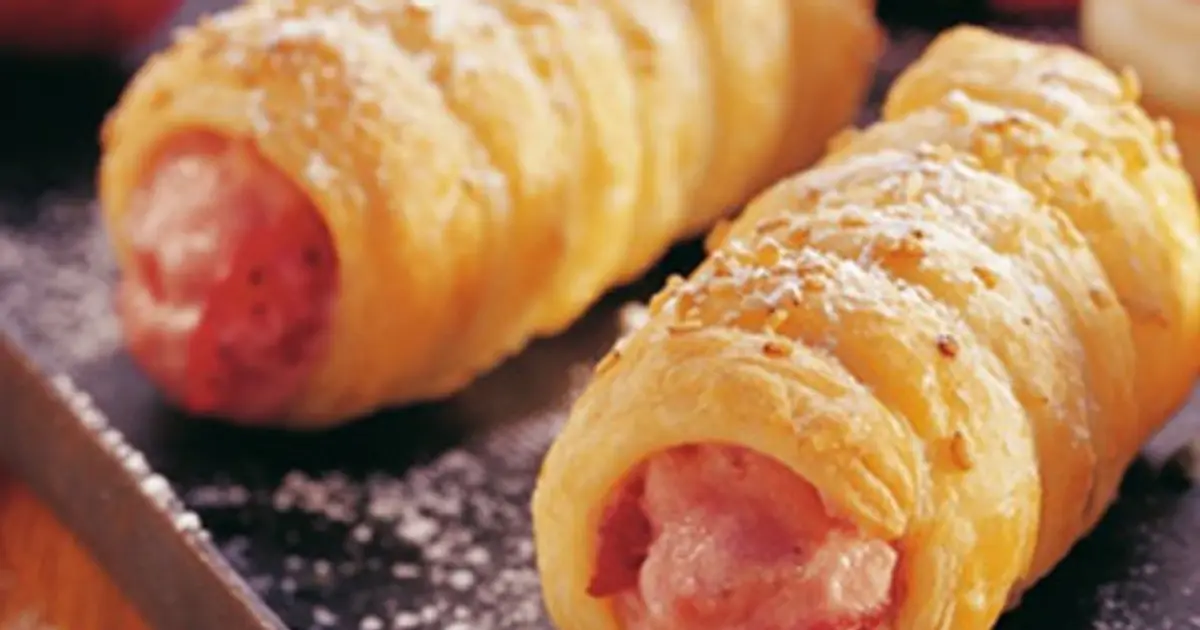 Blätterteigrollen mit Erdbeerfüllung